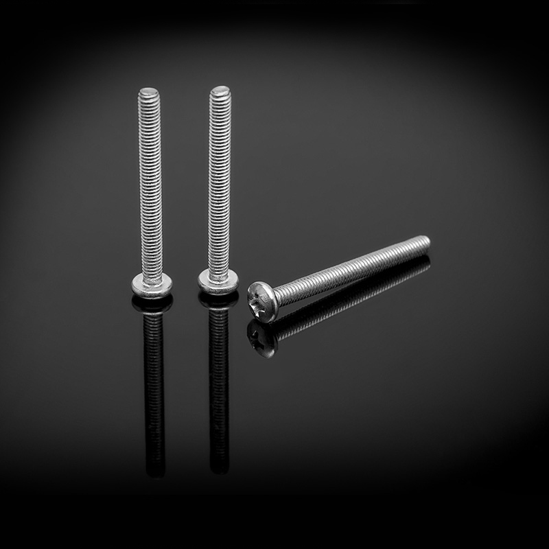 GB818 Šroub s křížovou hlavou z nerezové oceli