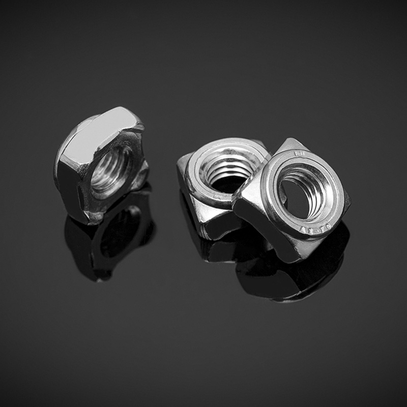 DIN 928 čtyřhranné navařovací matice z nerezové oceli